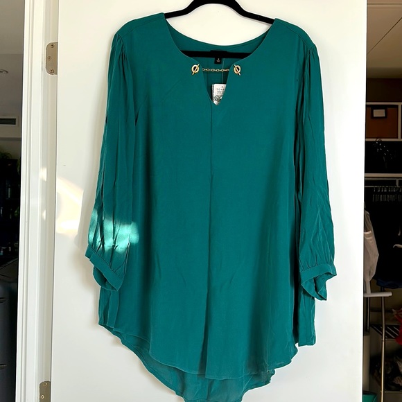 New Unworn with Tags - Torrid Crepe Chain Blouse - Picture 4 of 10